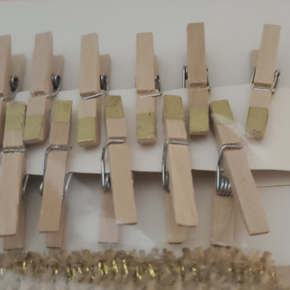 🆕️Christmas Holiday Clothespin Cardholder Garland - Picture 4 of 10